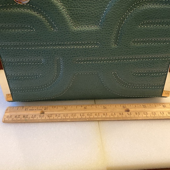 Heirloom leather handbag carried once in mint condition.  See pictures! - Picture 2 of 11